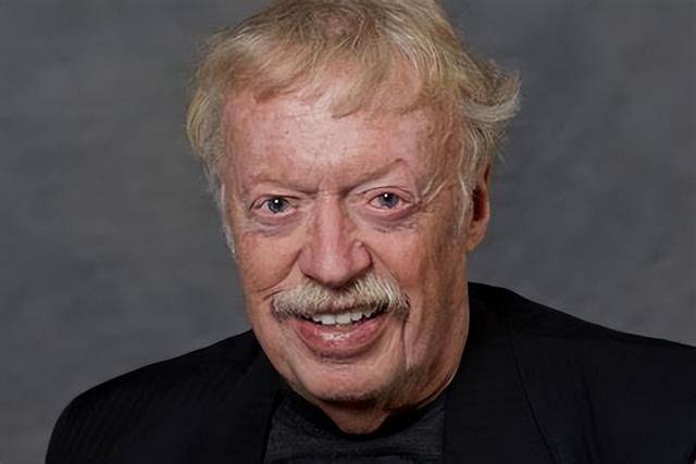 耐克公司聯合創始人菲爾·奈特(phil knight)前耐克傳奇高管索尼·瓦