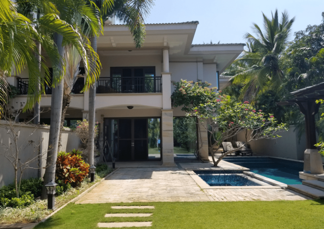 原创河南前首富朱文臣在国内多次当老赖却在国外买百亩庄园