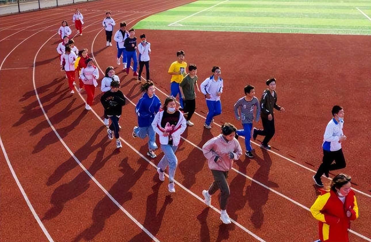 公认省力跑步法从容应对美育中考还有不知道的初中生吗