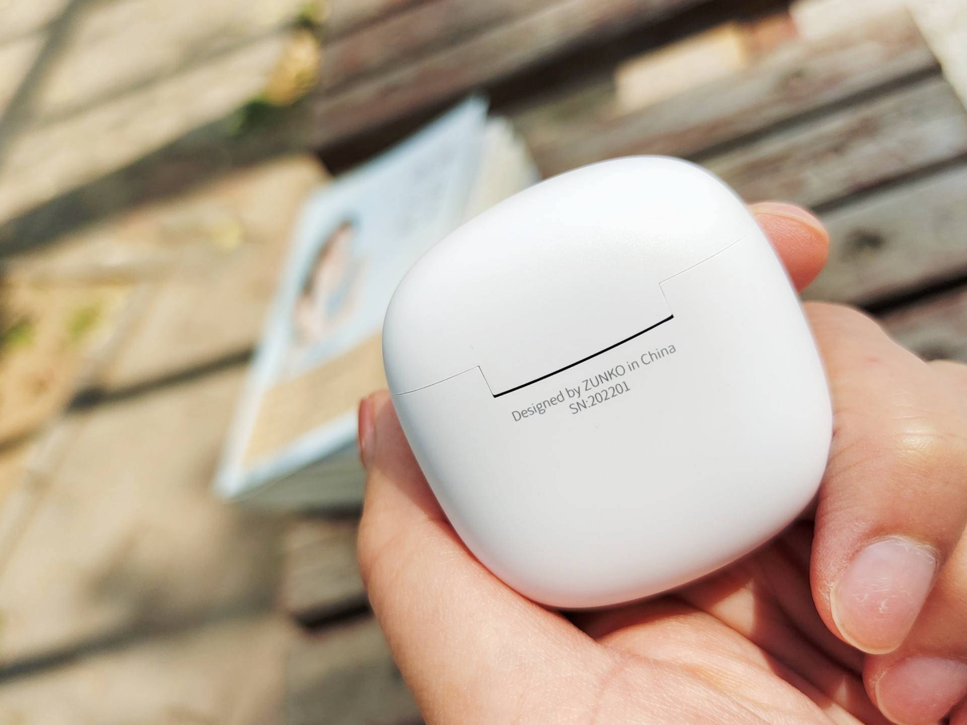 小巧的尊客X22耳机，不分年龄差别，统统是其音质的俘虏