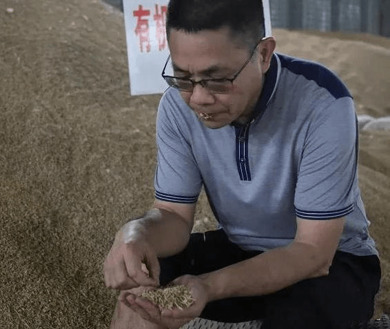 两个北大才子,毕业后去菜市场卖猪肉,年卖18亿,给北大捐9亿_陈胜和