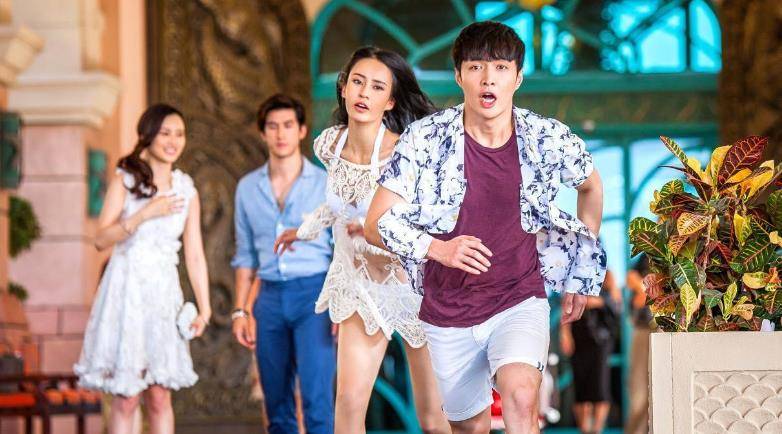 原创她本是瑜伽老师却被成龙看中一炮而红如今教一节课高达10万