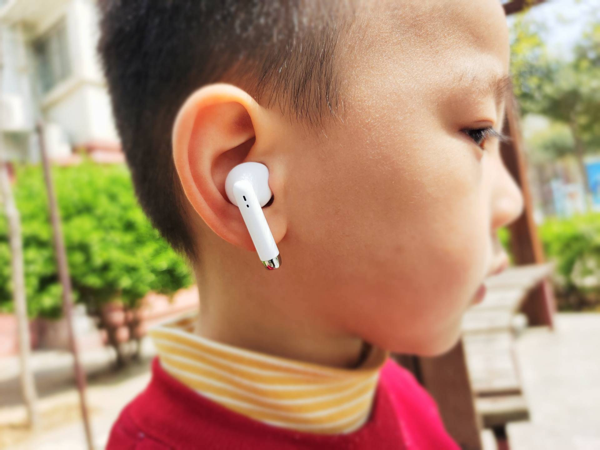 小巧的尊客X22耳机，不分年龄差别，统统是其音质的俘虏