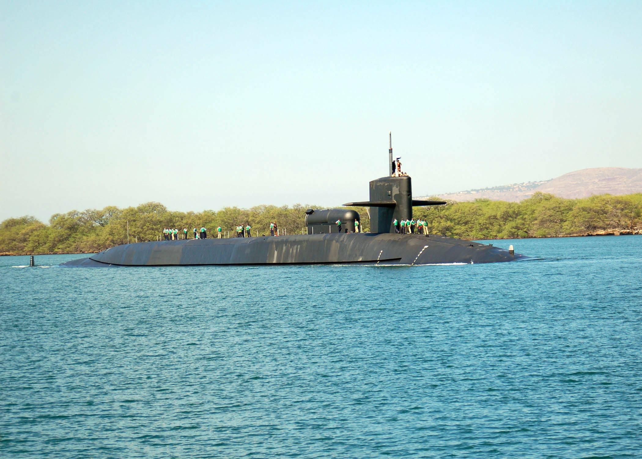 罕见,美英2艘核潜艇同时停靠直布罗陀