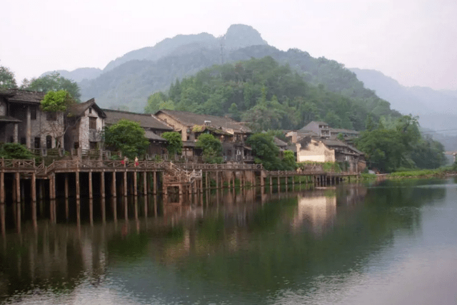 四川这一古镇，建于南宋绍兴十年，又名柳姜场，以烟雨闻名！
