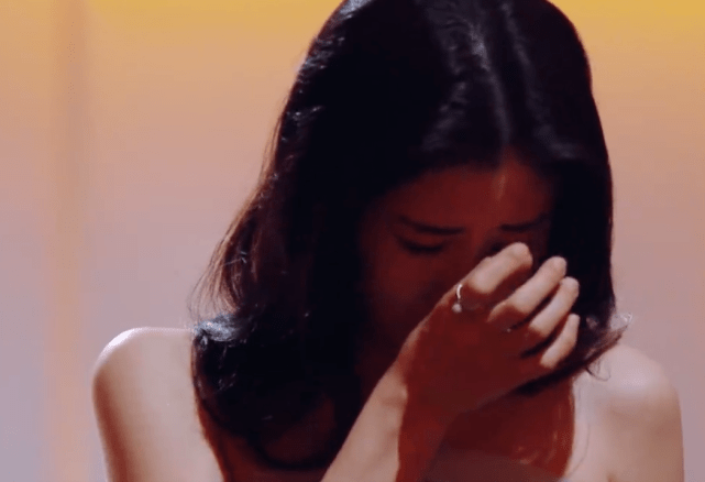 张碧晨未婚生女后罕吐露心声:所有的选择都不后悔,泪洒舞台惹人心疼