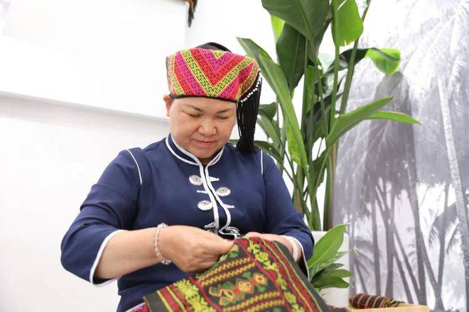 五指山两大宝,藏不住了…_黎锦_海南_茶叶