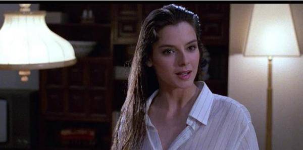 罗拉·芳娜是西班牙人,出生于1960年,拍摄《快餐车》的时候,她才只有