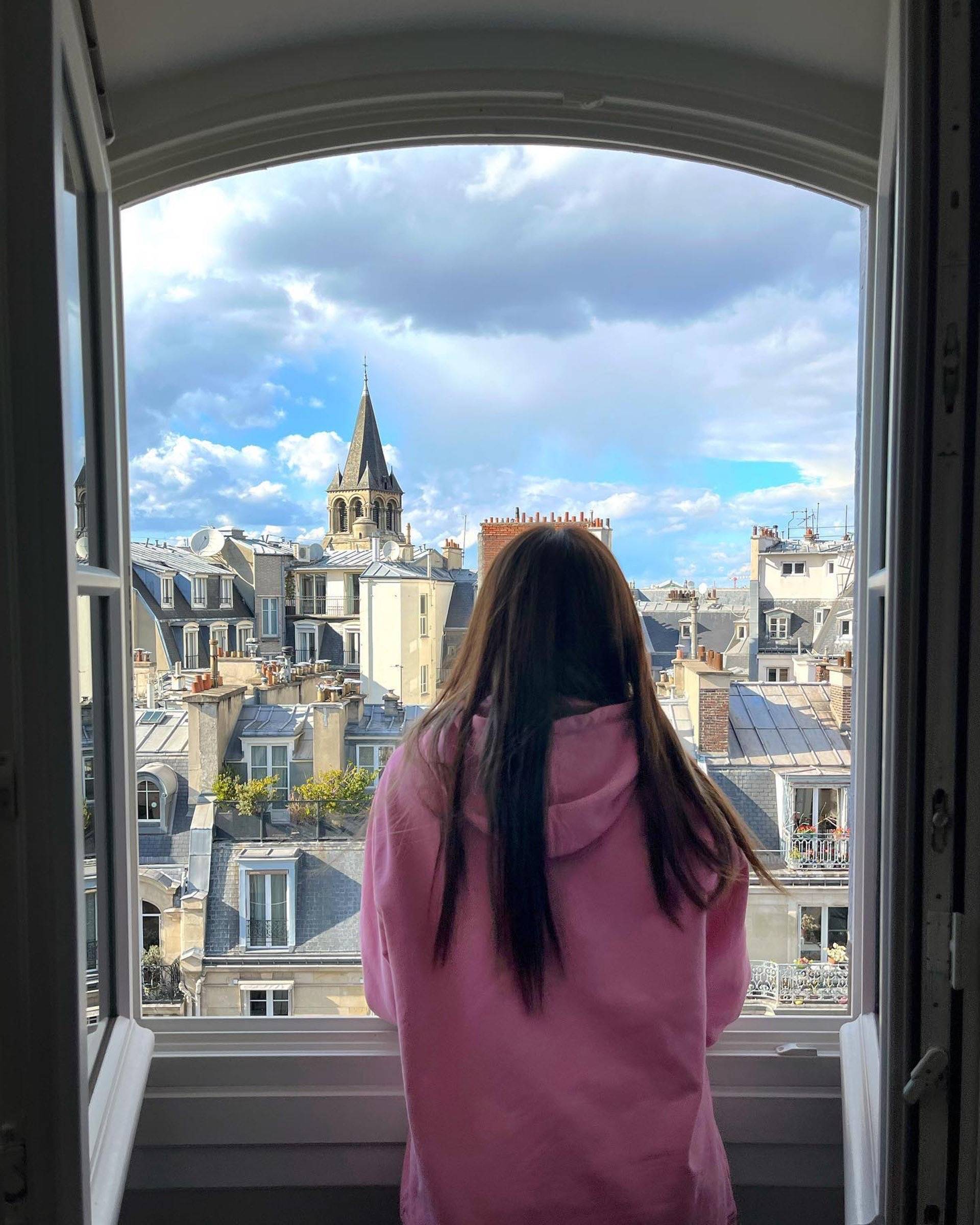 原创余思霆赴欧美旅游确诊自称早已做好确诊准备症状轻微已无大碍