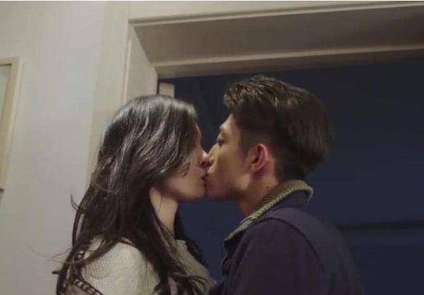 原创张一山和34岁的她拍吻戏当正脸被曝光后杨紫看完啥感觉