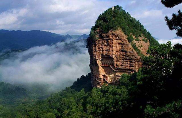甘肃有座山峰仅142米，景色不输任何名山，却成世界文化遗产