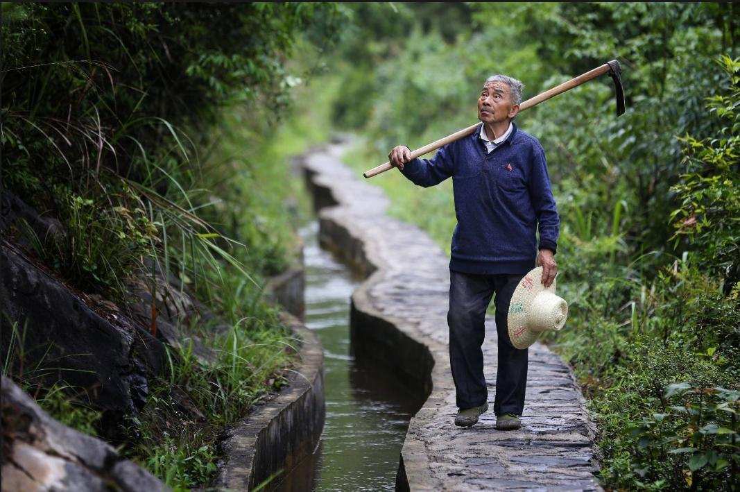 水渠大王黄大发贵州老人花36年修水渠只为全村能吃上大米饭