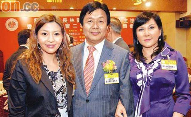 在两人辩论时代,蔡志明和李慧莉的二女儿由于烦闷症寻短见了,在痛失了