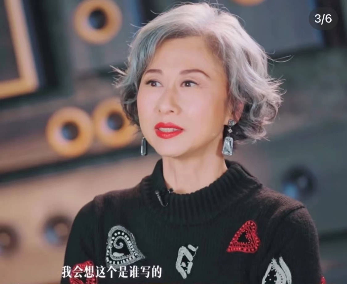 原创看了60岁满头白发的叶倩文觉得只会p图的女神好假自然才美