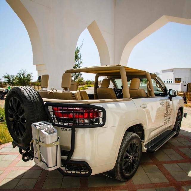 外观的风格非常拉风 全新丰田兰德酷路泽敞篷版本