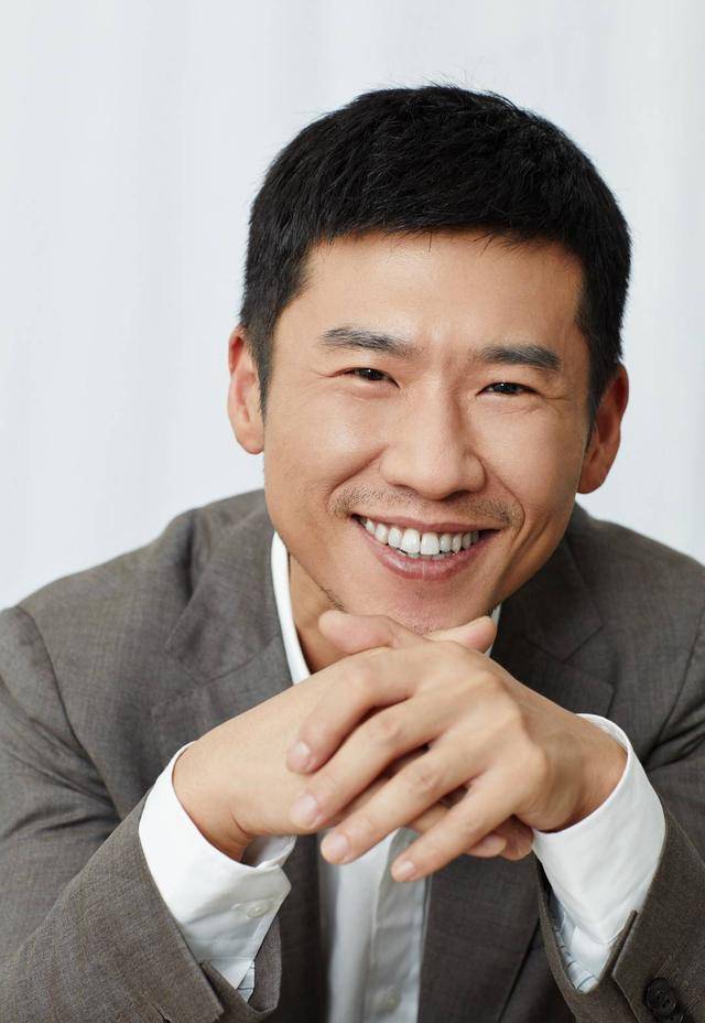 《巡回检查组》中,憋屈隐忍,落魄苦楚的沈广顺,也是由王骁出演的