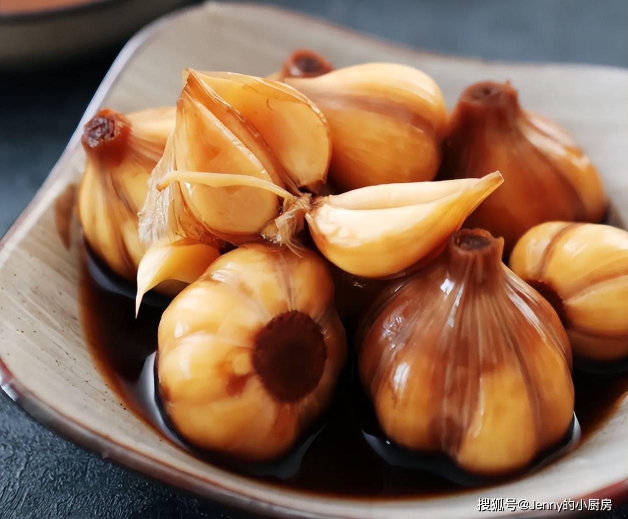 原创新蒜上市了别错过腌糖蒜教你小诀窍酸甜脆爽保存时间长