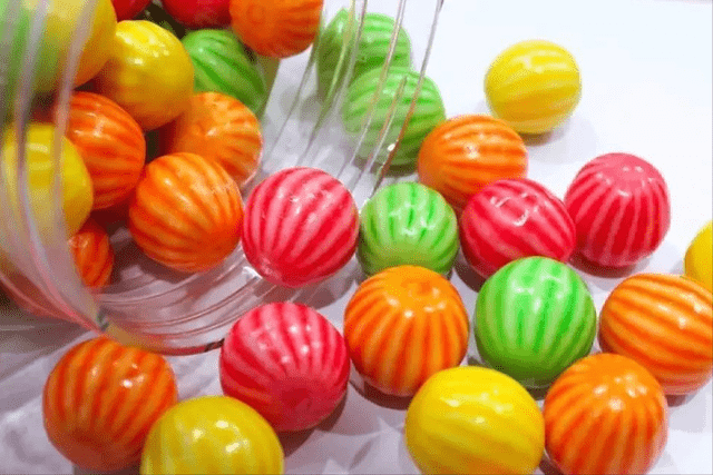 22种怀旧零食,80,90后回不去的童年,全吃过的是"叔叔阿姨"了_巧克力