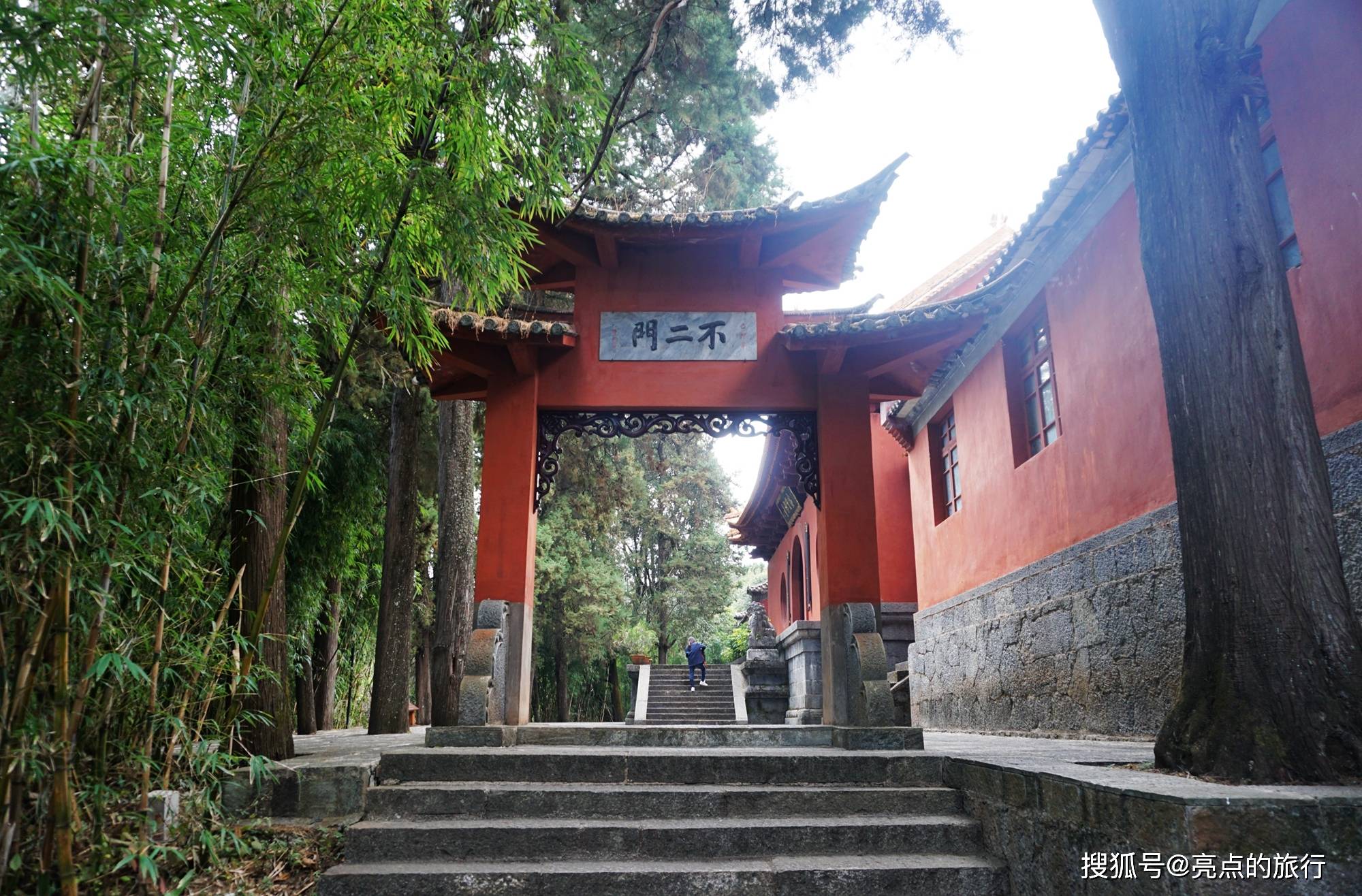 鸡足山虚云禅寺住持图片