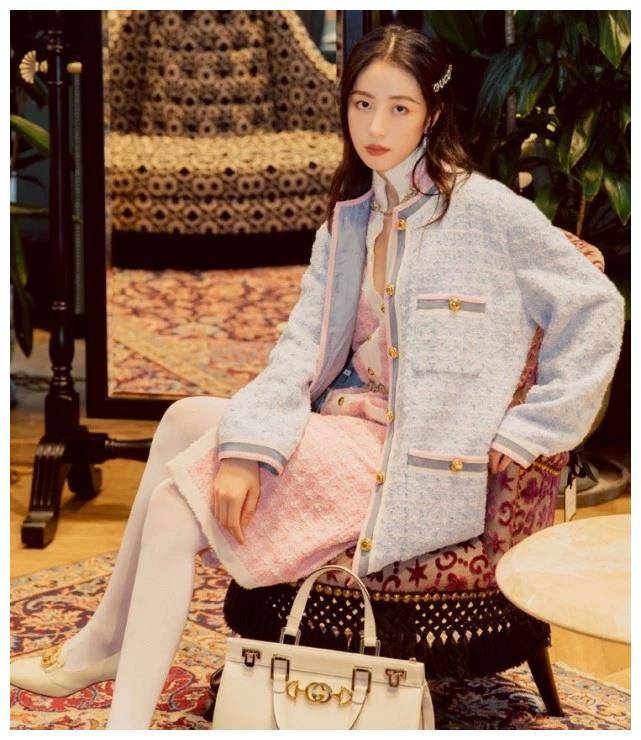 原创周雨彤带火奶奶花衬衫之后她的爷爷乘凉裤也火了真会穿