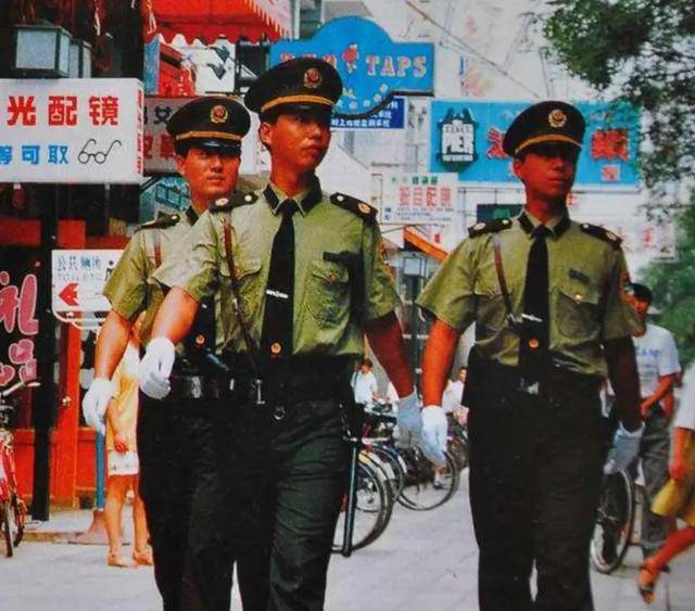 98年警服图片