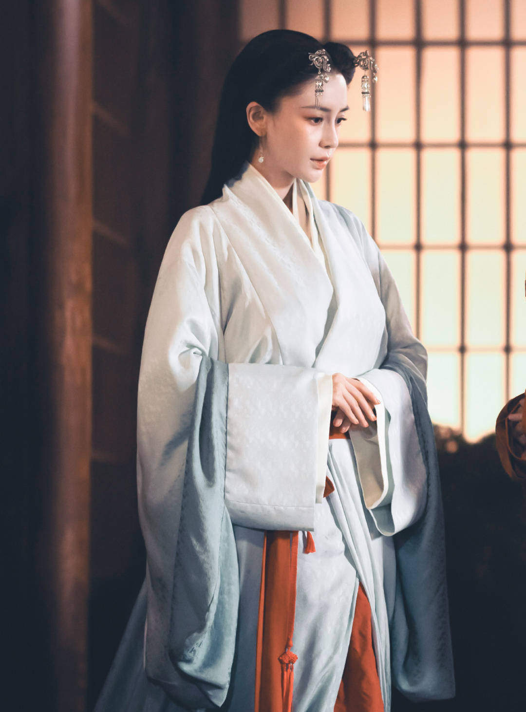 杨颖风起陇西剧照释出姿态柔美窈窕气质脱俗