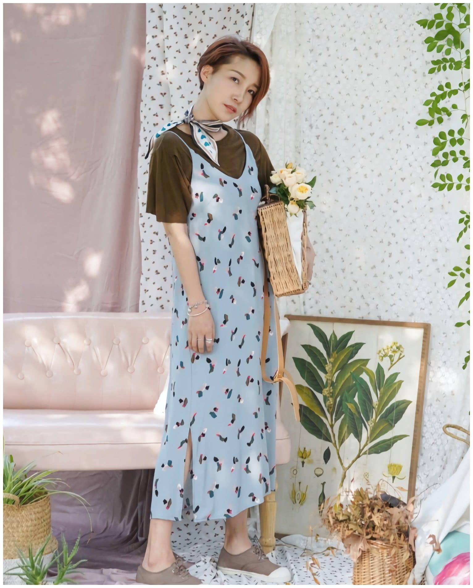 原创最近淑女都不穿小白鞋了现在流行帽子鞋是3倍的初恋感