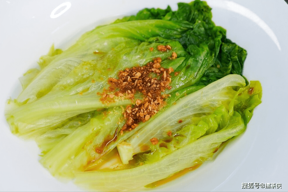 做蚝油生菜,直接下锅烫,难怪发黑还软烂,教你一招,脆爽又翠绿_清水
