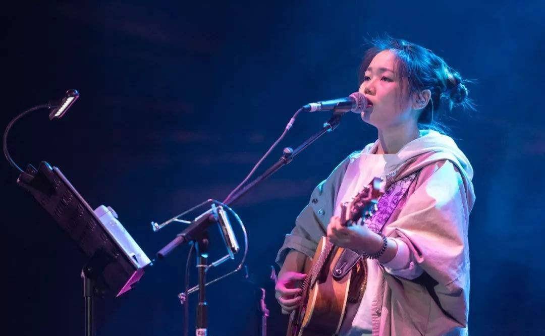 不签公司不雇经纪人,却在节目大放异彩_陈粒_梁博_神曲