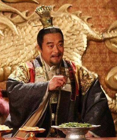 但是,真正历史上的罗艺,并非是不降隋朝的割据势力,也没有演义当中的