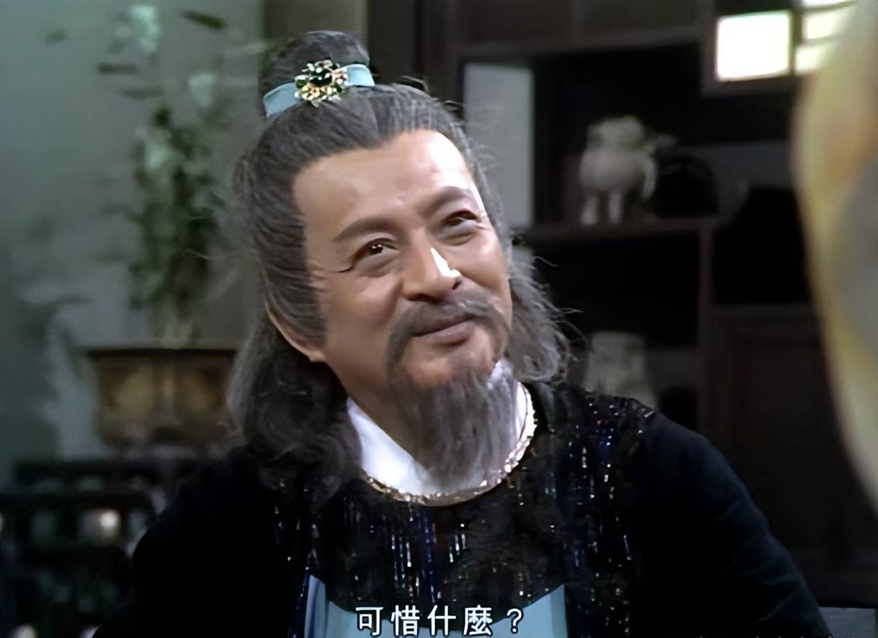 同时饰演裘千仞和裘千丈的石坚,是香港电影中著名的"奸角",在圈内被