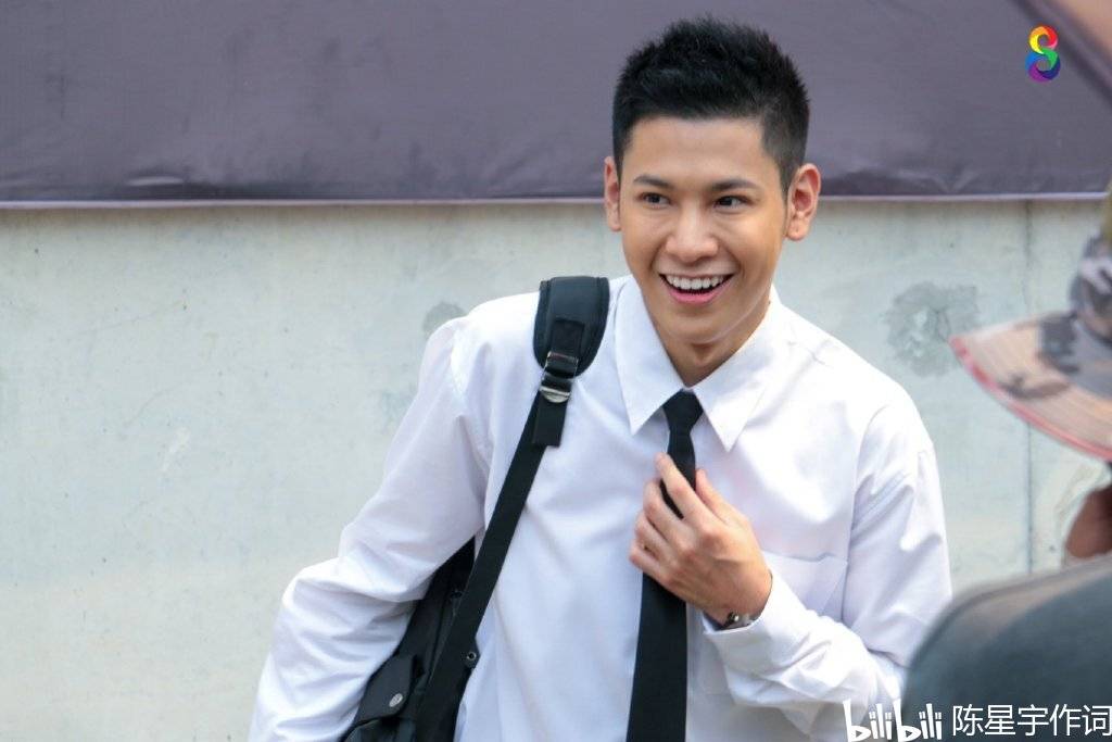 原创泰国八台泰剧珍妮渴情昼夜小狮子singto化身甜系美少女混入女生