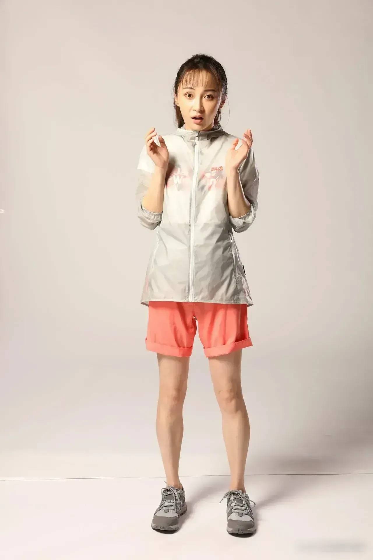 原创40岁姚笛拍广告精修图被看成生图网友灵气全无又土又俗不如马伊琍