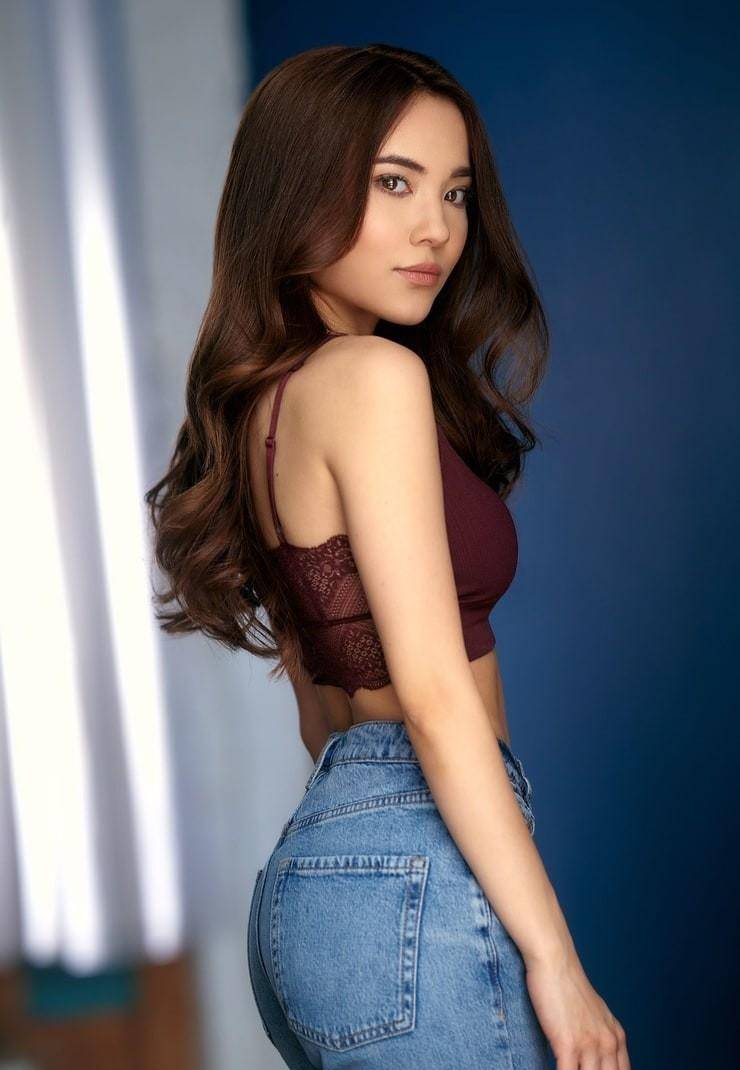 欧亚混血儿美女妮可儿·霍夫,说她是"超女",一点不为过