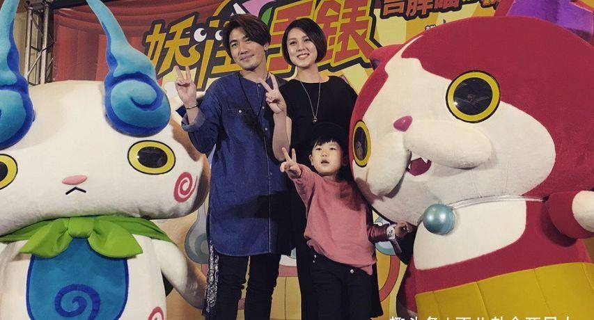 贾静雯是"翻版房似锦":弟弟没有稳定工作,一家五口靠她救济_贾鹏礼