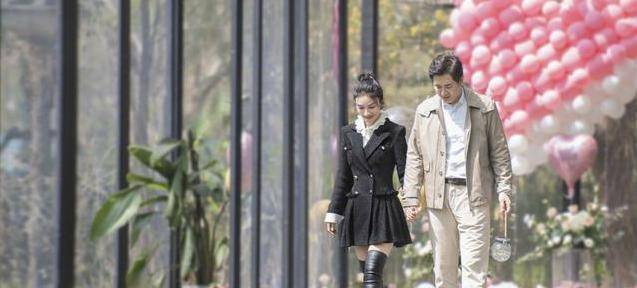 原创黄奕牵手崔伟成功这回看对人了