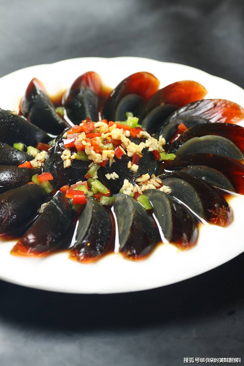 原创凉拌松花蛋很多人不会调汁大厨教你这种方法味道比饭店的都香