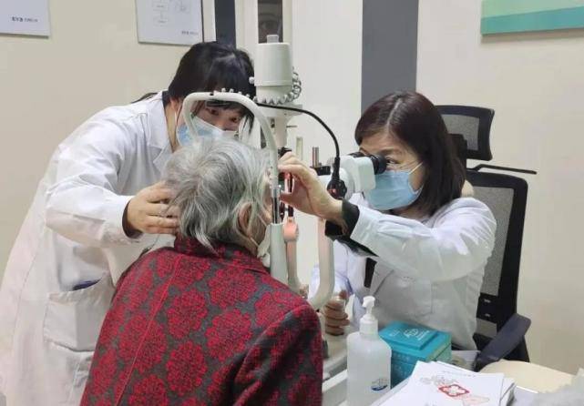 兰州爱尔眼科医院：名医走基层 巡诊服务暖人心(图8)