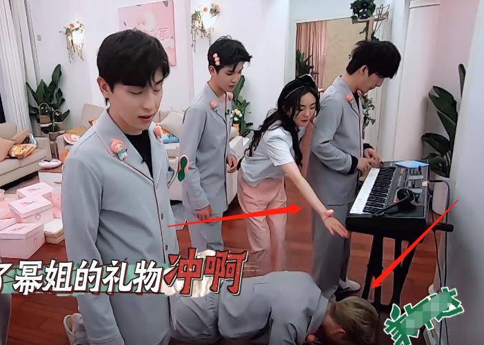 原创王嘉尔做俯卧撑镜头却特写杨幂她的举动很难不让人转粉