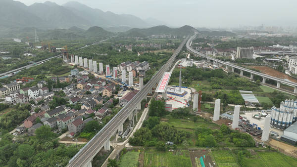 杭温铁路完成全线首座跨高铁连续梁转体