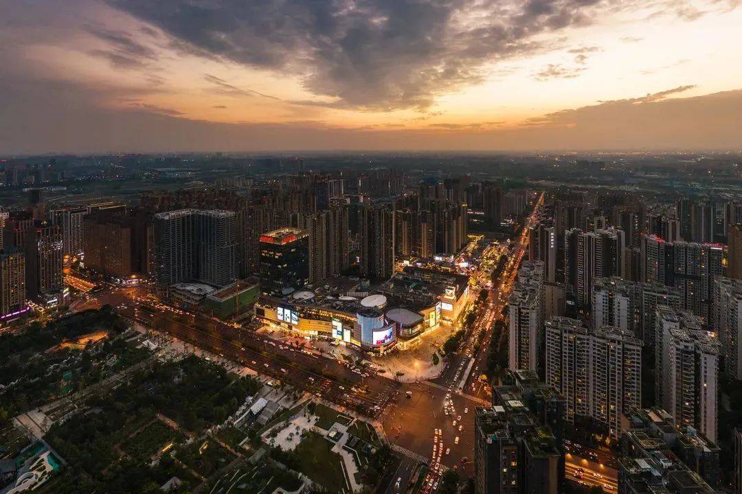 进,可享受大源商圈世豪广场,伊藤洋华堂,铁像寺水街等城市商业;退