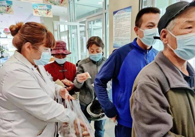 兰州爱尔眼科医院：名医走基层 巡诊服务暖人心(图4)