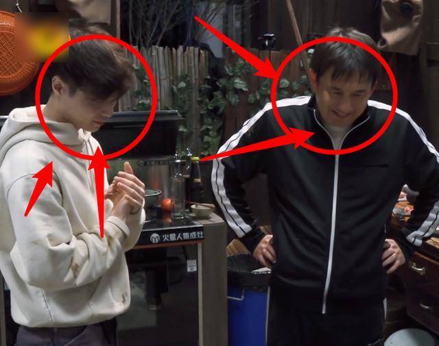 原创张艺兴把师父的菜毁了看到黄磊的态度有没有责怪一目了然