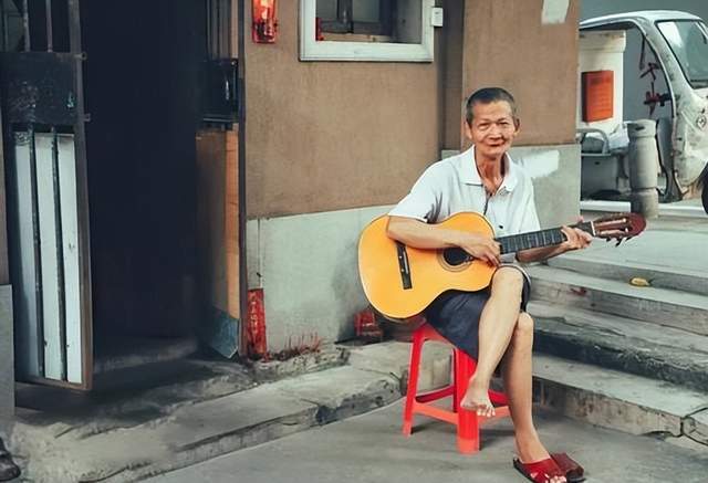 广东一包租公在朋友圈晒3款酒被嘲笑,内行人:不识货