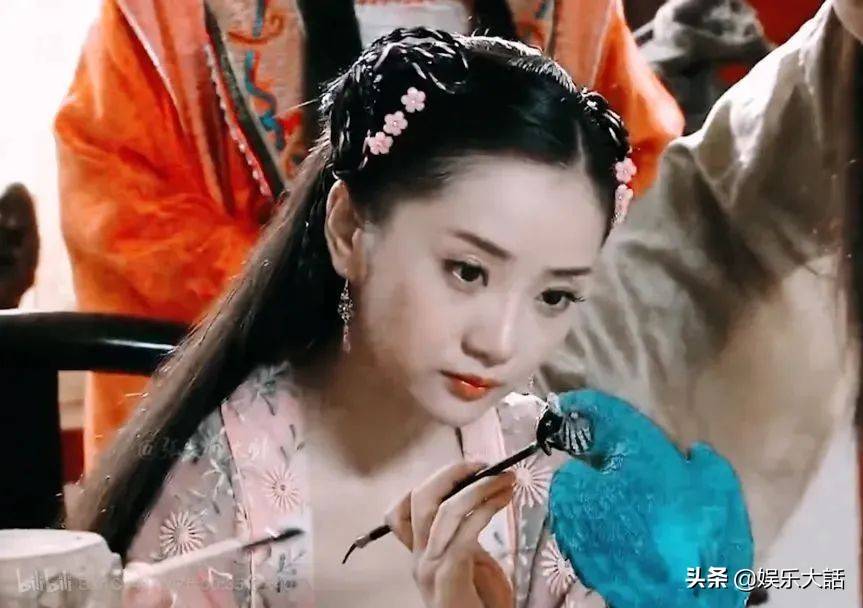 《甄嬛传》后,郭萱接到了《大清盐商》,在里面饰演了女扮男装的汪雨涵