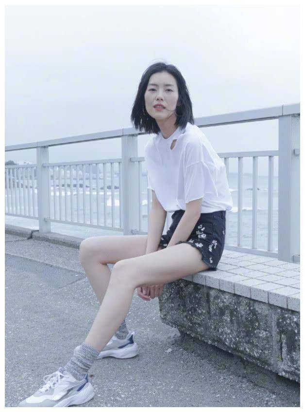 原创刘雯带火最新款染色裙单看没有特色上身效果却超显腿长