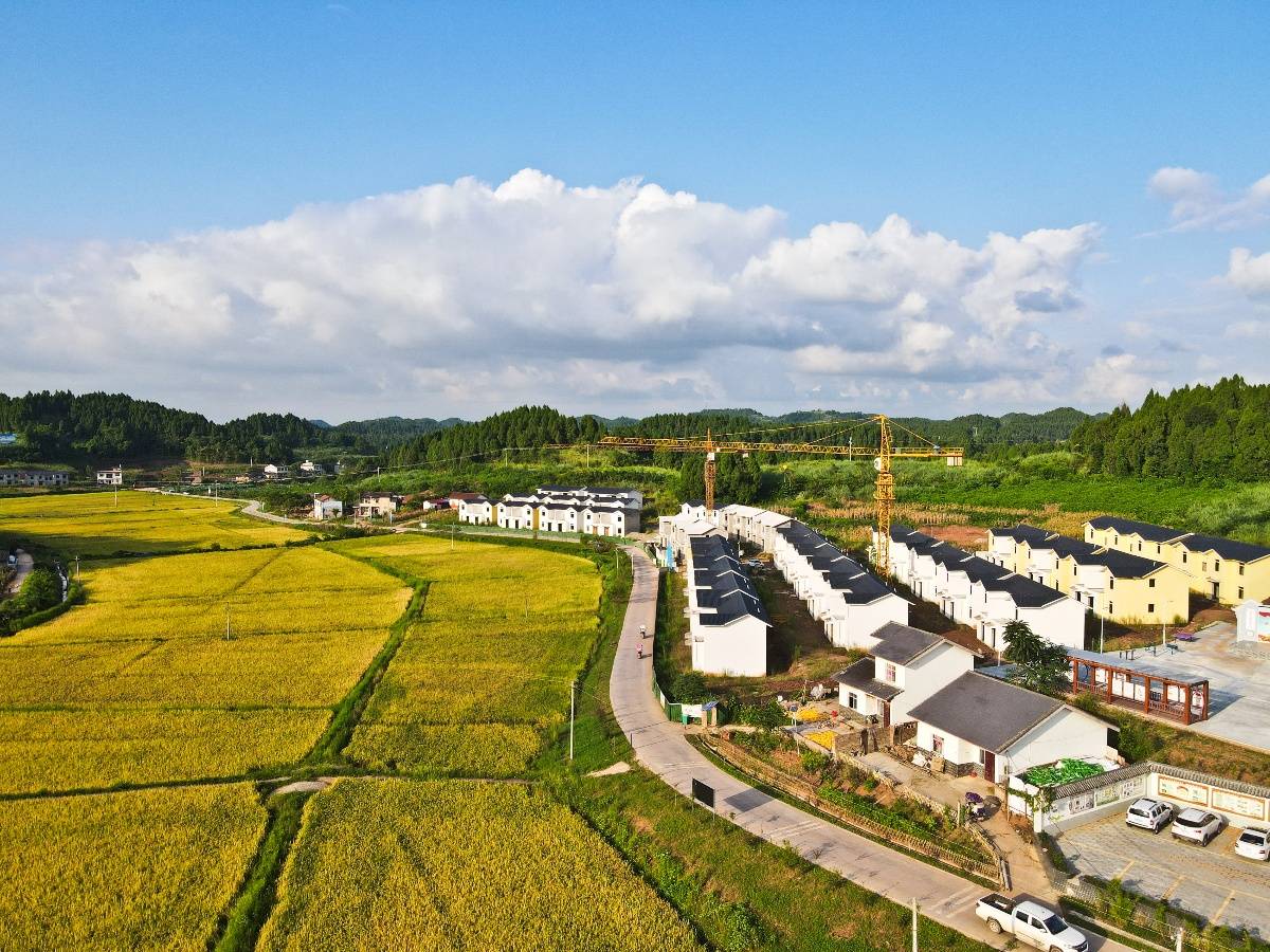 在希望的田野上逐梦遂宁安居海龙村的漂亮腾空翻