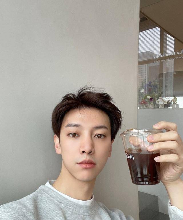 演员徐可自爆已经隐婚生子晒出女儿照片后网友直呼太可爱