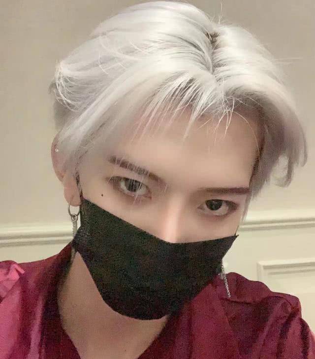 原创七鹤素颜旧照被黑粉曝光看清正脸后网友绝对是假的