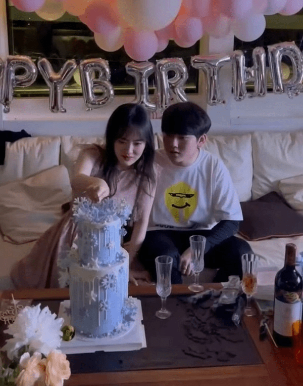 原创狂撒狗粮jackeylove恋爱一周年朋友圈大秀恩爱